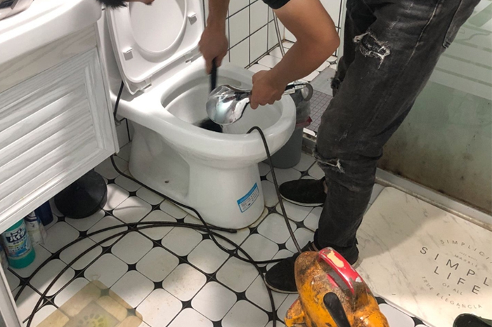 西秀马桶堵塞自己疏通还是找师傅？专业上门服务让你省时更省心